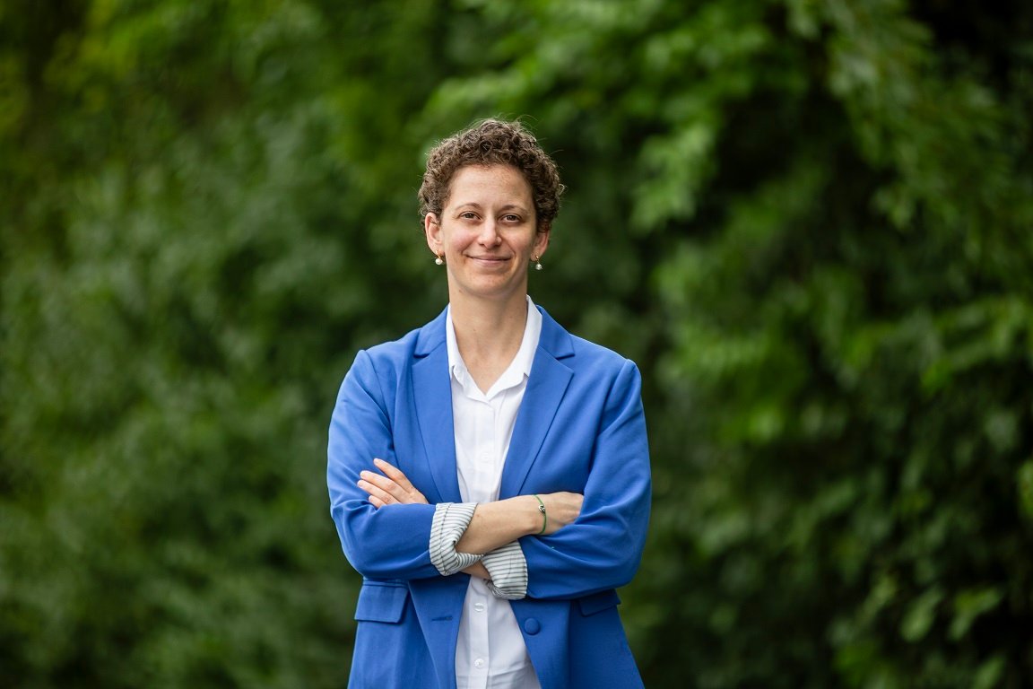 karenlevin_headshot2 v01